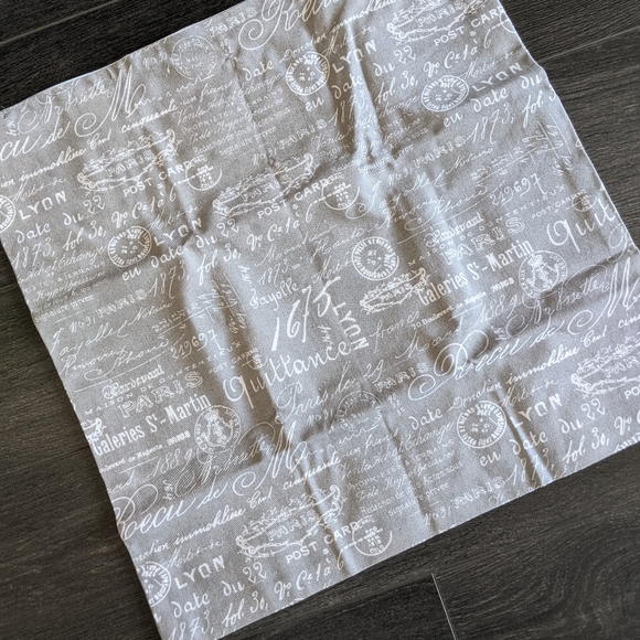 7/$25 French script cushion cover New - Picture 5 of 5